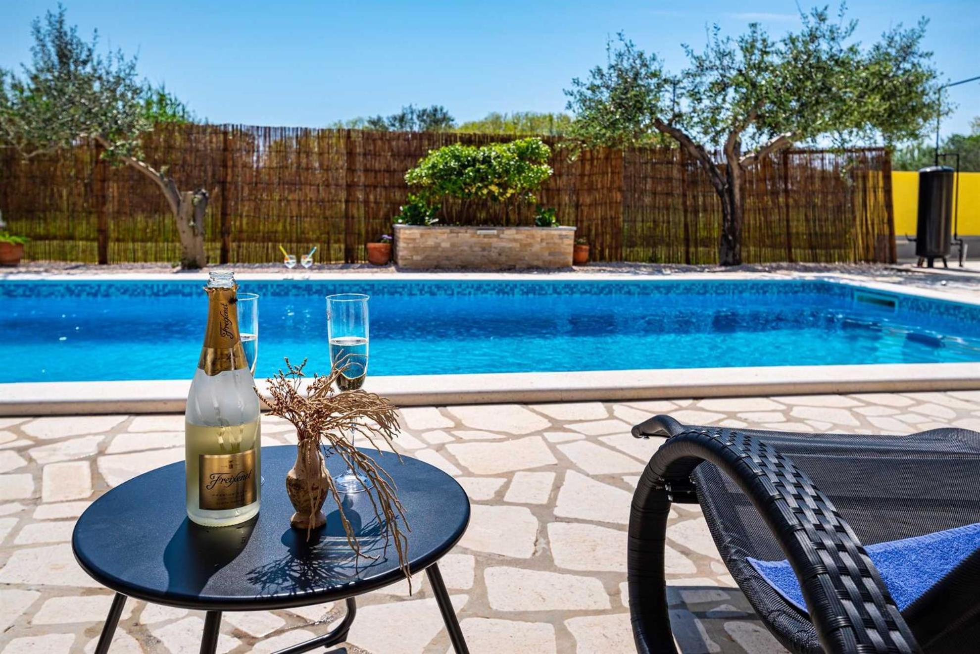 Apartment House Simoni With Pool, Zadar County Privlaka  Exteriör bild